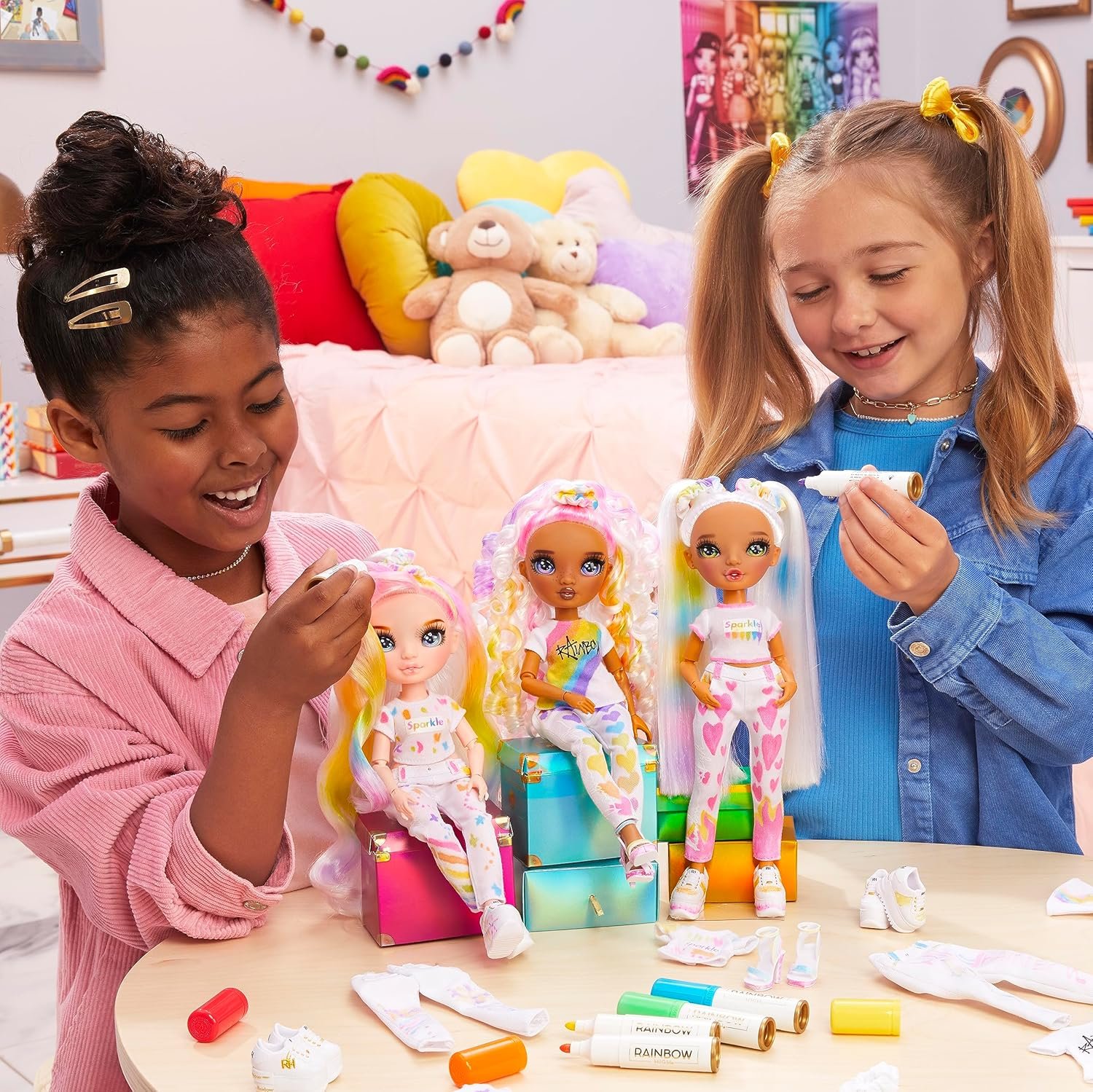 Rainbow High – Muñeca Color & Create con Rotuladores Lavables - Imagen 6
