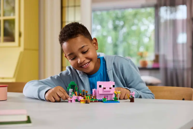 LEGO Minecraft – La Casa del Cerdito Bebé (21268) - Imagen 6